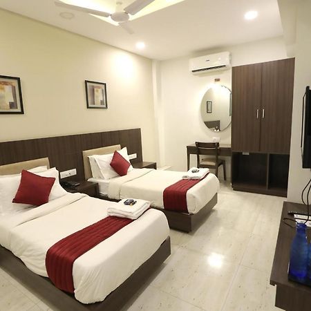 Hotel Privya Rooms And Banquet Surat Bagian luar foto