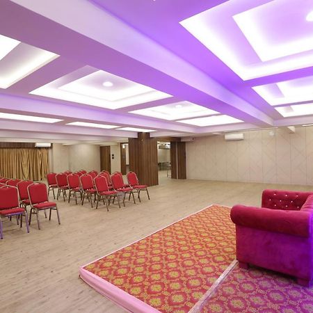 Hotel Privya Rooms And Banquet Surat Bagian luar foto