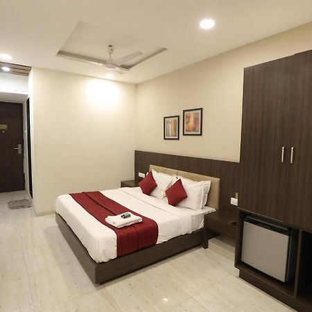 Hotel Privya Rooms And Banquet Surat Bagian luar foto