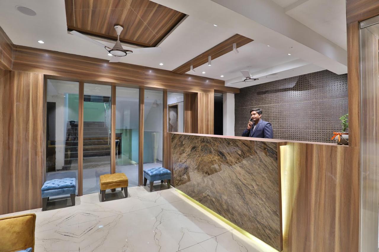 Hotel Privya Rooms And Banquet Surat Bagian luar foto