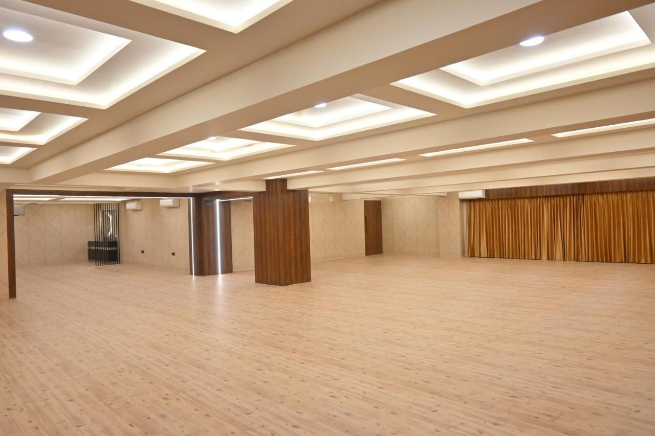 Hotel Privya Rooms And Banquet Surat Bagian luar foto