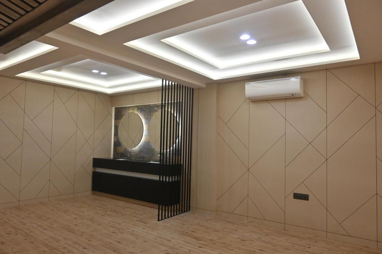 Hotel Privya Rooms And Banquet Surat Bagian luar foto