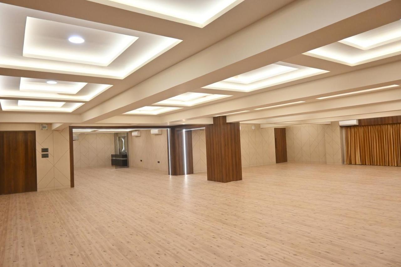 Hotel Privya Rooms And Banquet Surat Bagian luar foto