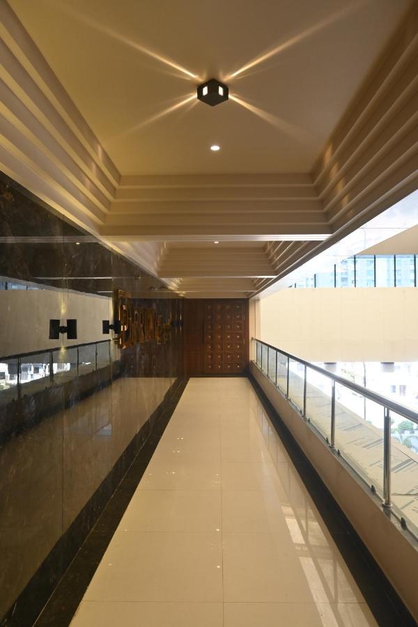 Hotel Privya Rooms And Banquet Surat Bagian luar foto
