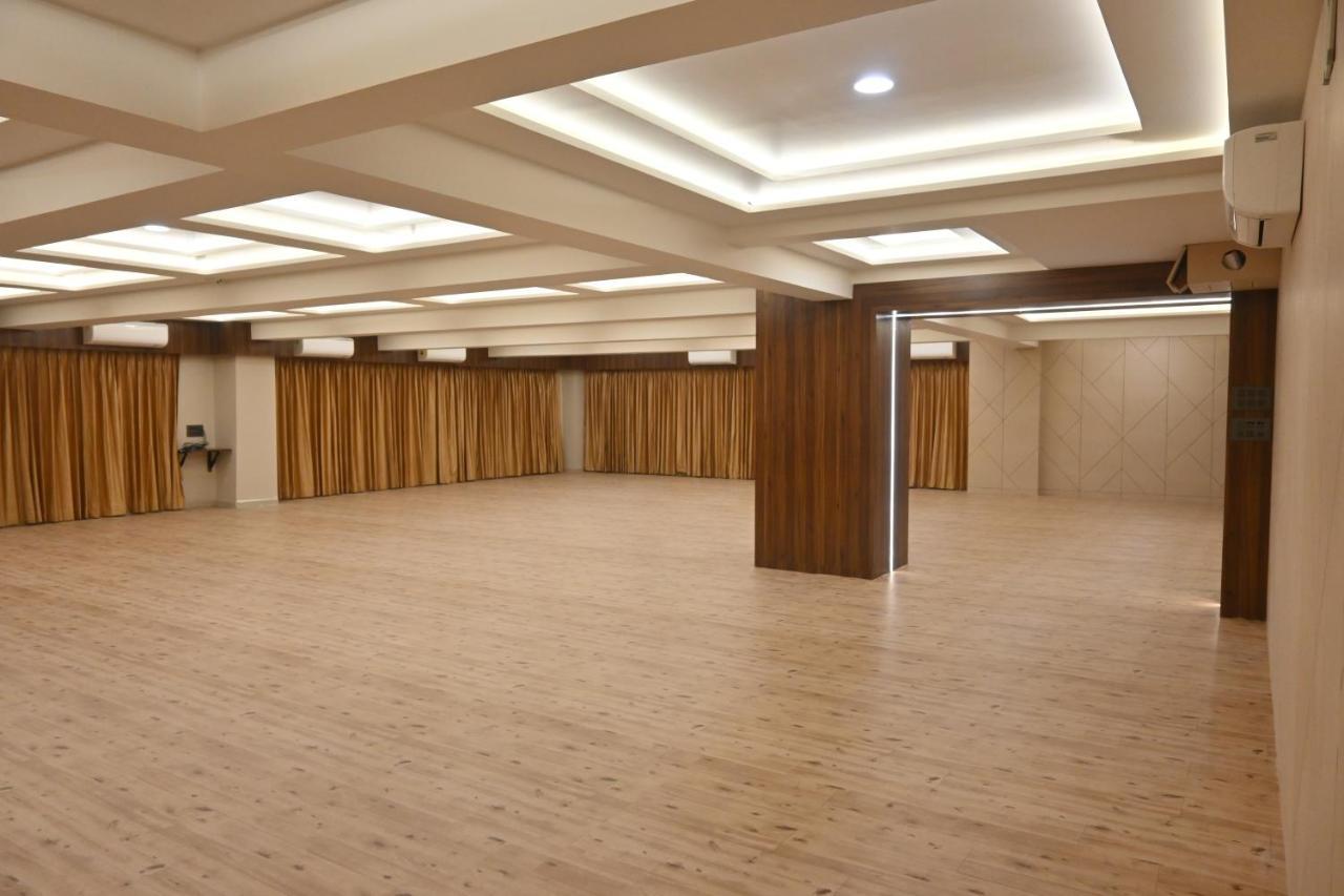 Hotel Privya Rooms And Banquet Surat Bagian luar foto