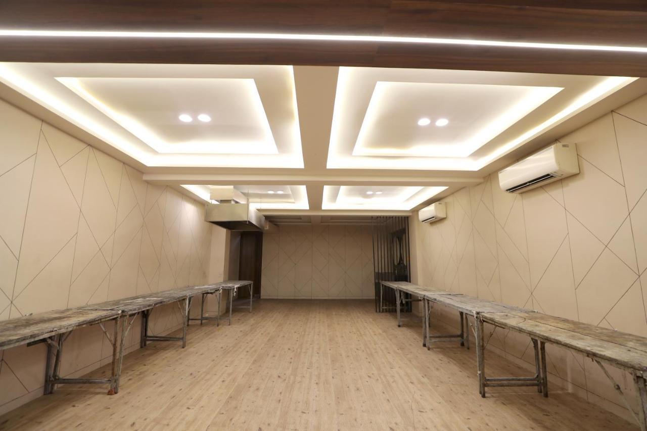 Hotel Privya Rooms And Banquet Surat Bagian luar foto