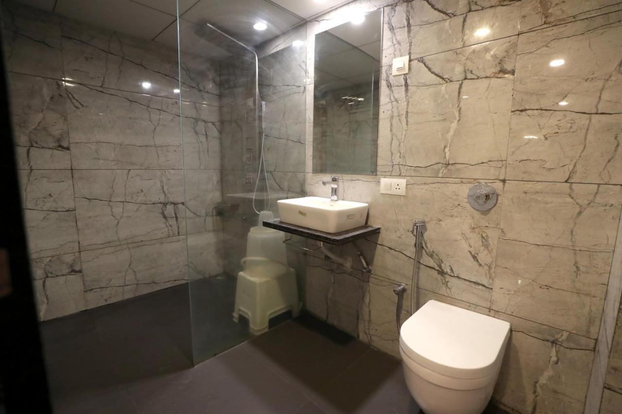 Hotel Privya Rooms And Banquet Surat Bagian luar foto