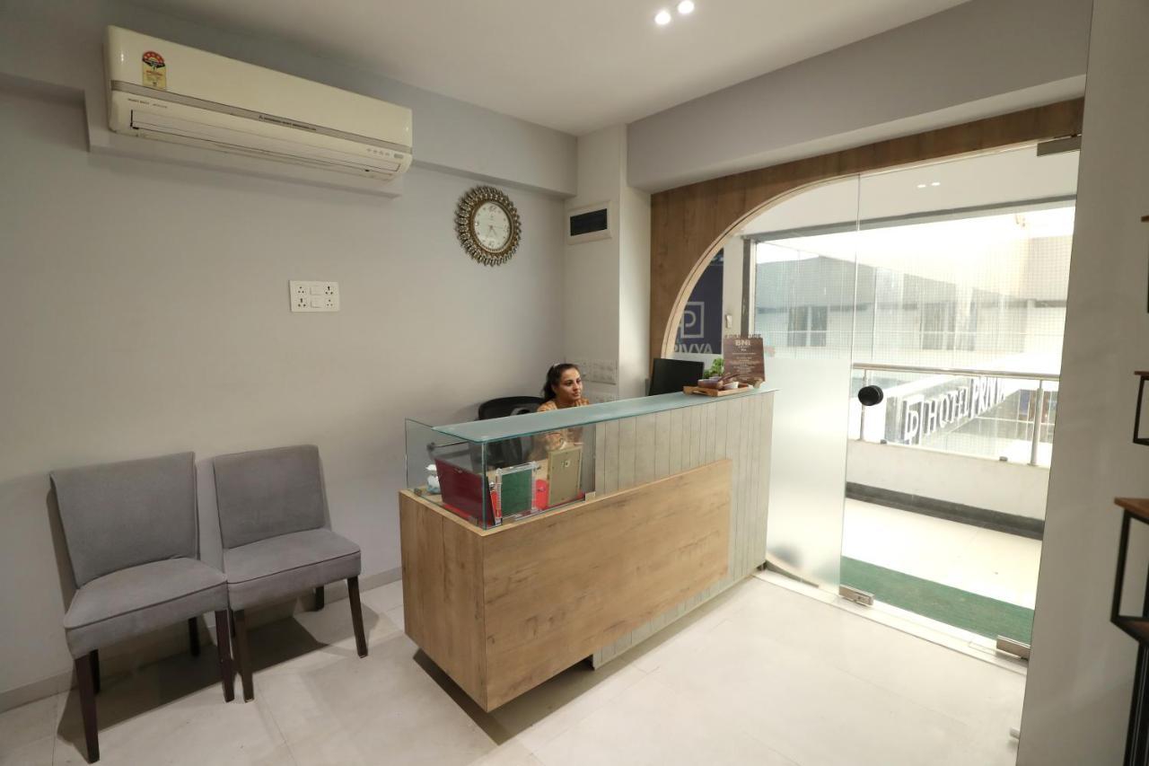 Hotel Privya Rooms And Banquet Surat Bagian luar foto