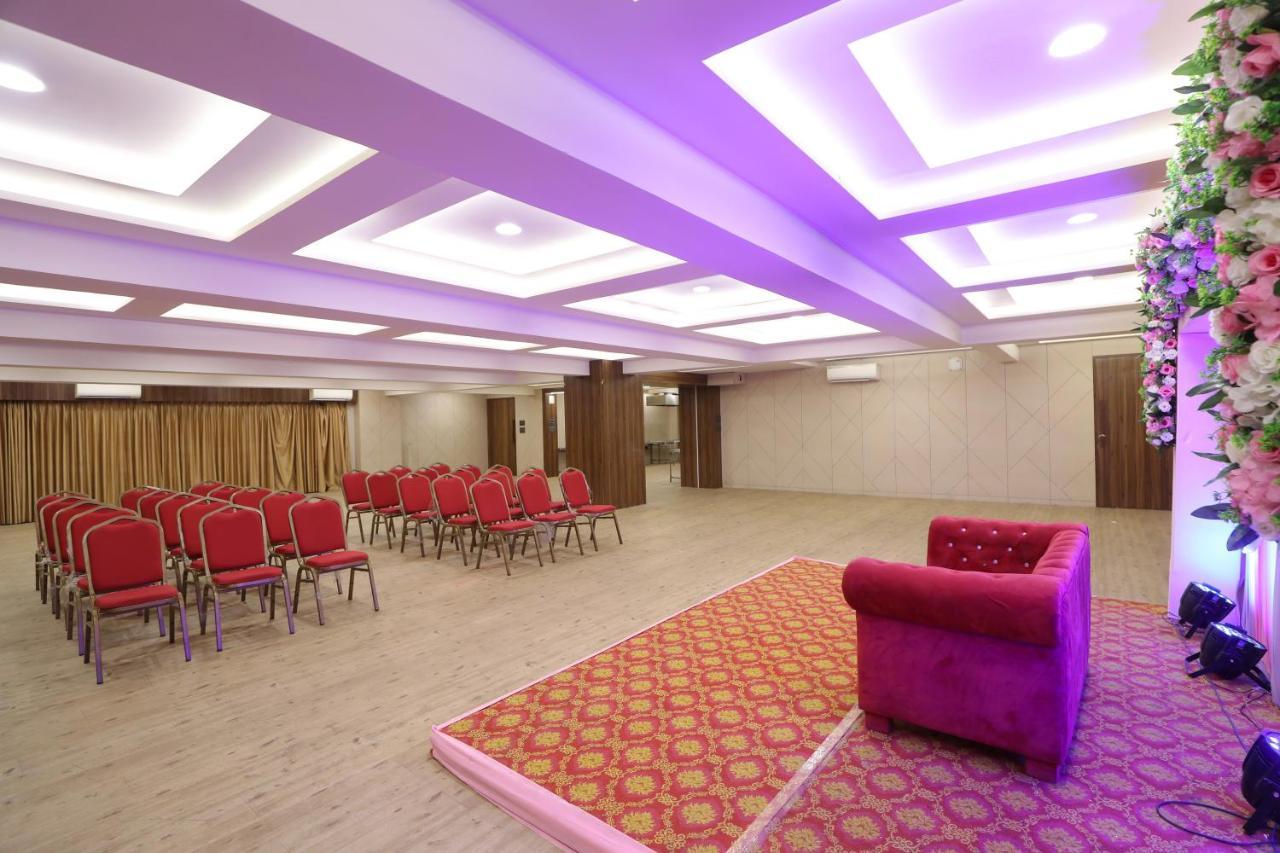 Hotel Privya Rooms And Banquet Surat Bagian luar foto