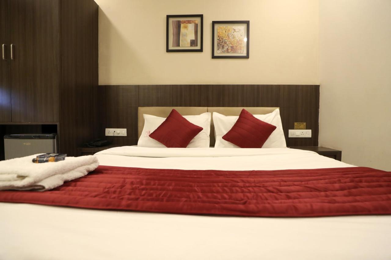 Hotel Privya Rooms And Banquet Surat Bagian luar foto