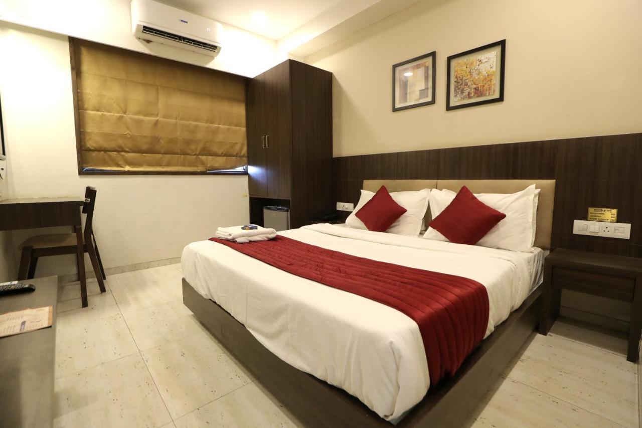 Hotel Privya Rooms And Banquet Surat Bagian luar foto