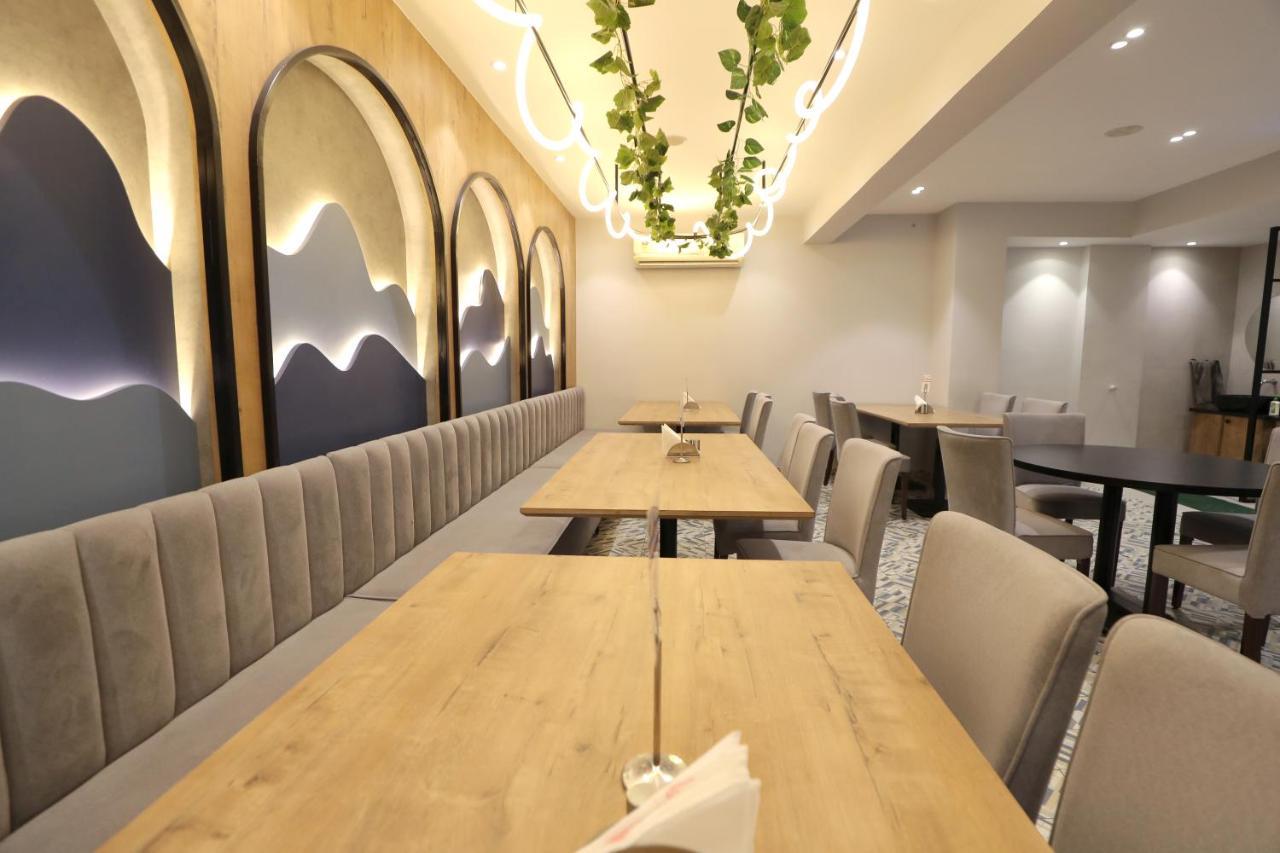 Hotel Privya Rooms And Banquet Surat Bagian luar foto