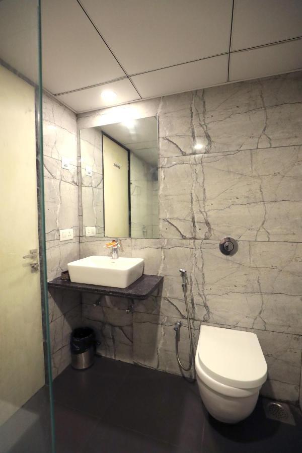 Hotel Privya Rooms And Banquet Surat Bagian luar foto