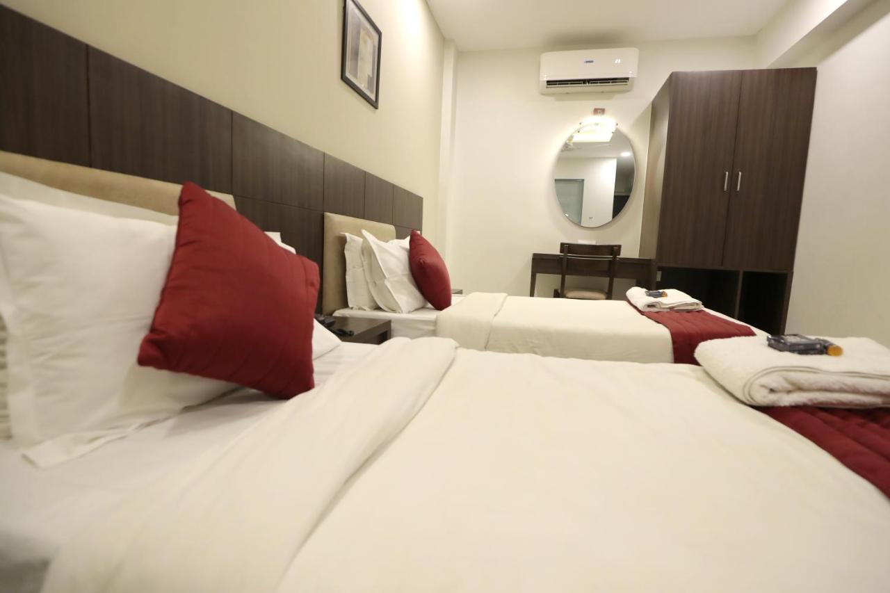 Hotel Privya Rooms And Banquet Surat Bagian luar foto