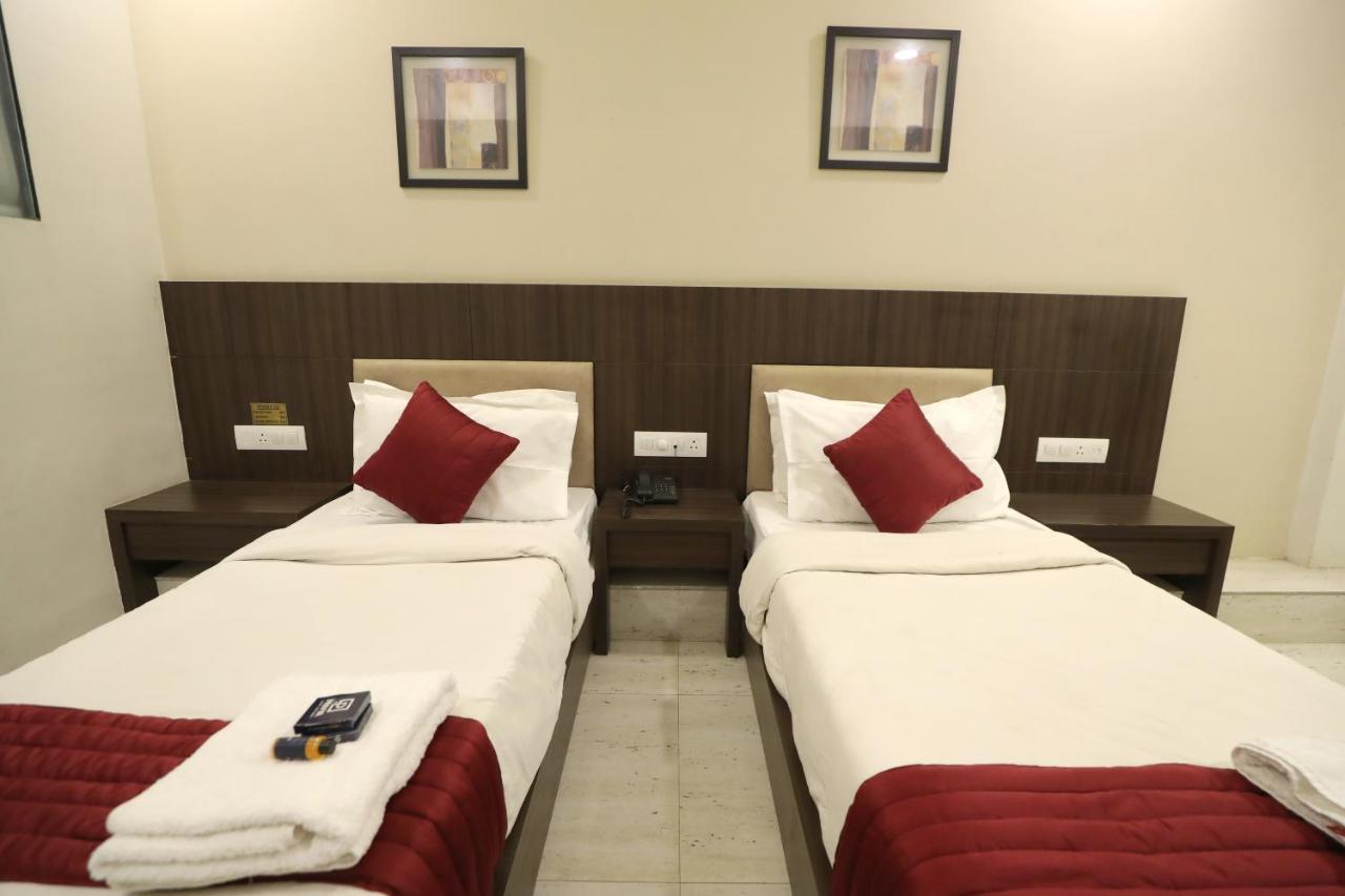 Hotel Privya Rooms And Banquet Surat Bagian luar foto