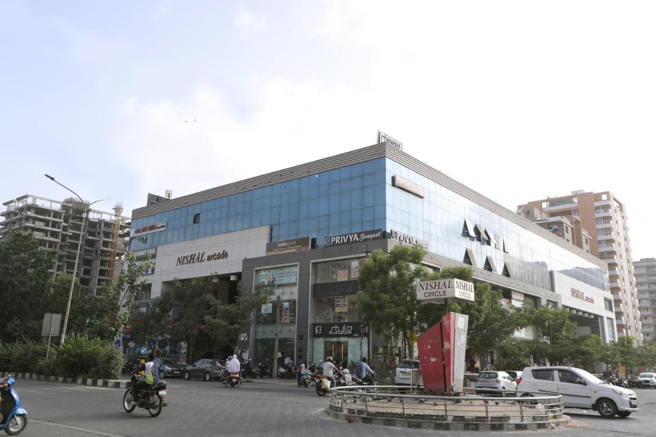 Hotel Privya Rooms And Banquet Surat Bagian luar foto