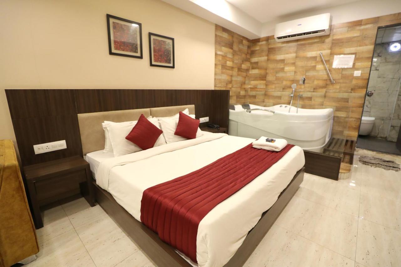 Hotel Privya Rooms And Banquet Surat Bagian luar foto