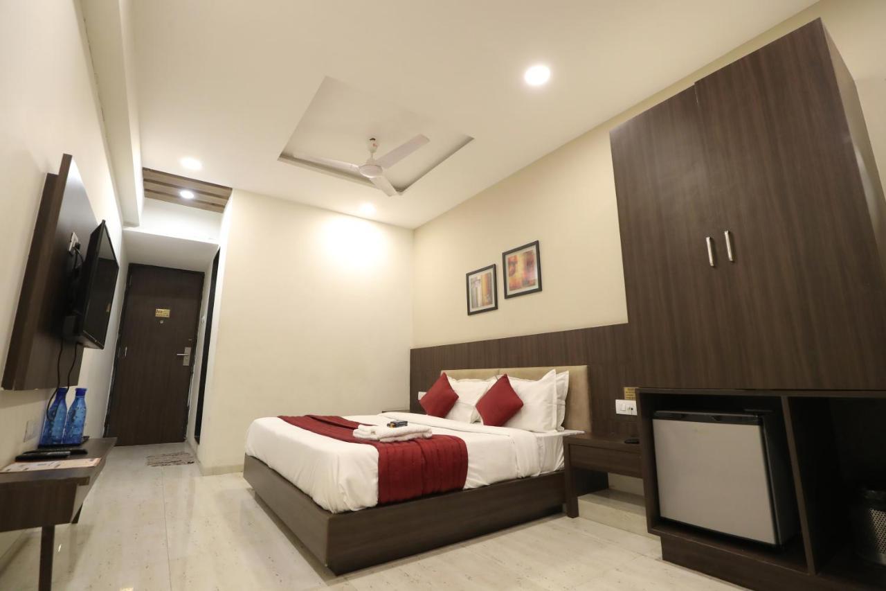 Hotel Privya Rooms And Banquet Surat Bagian luar foto