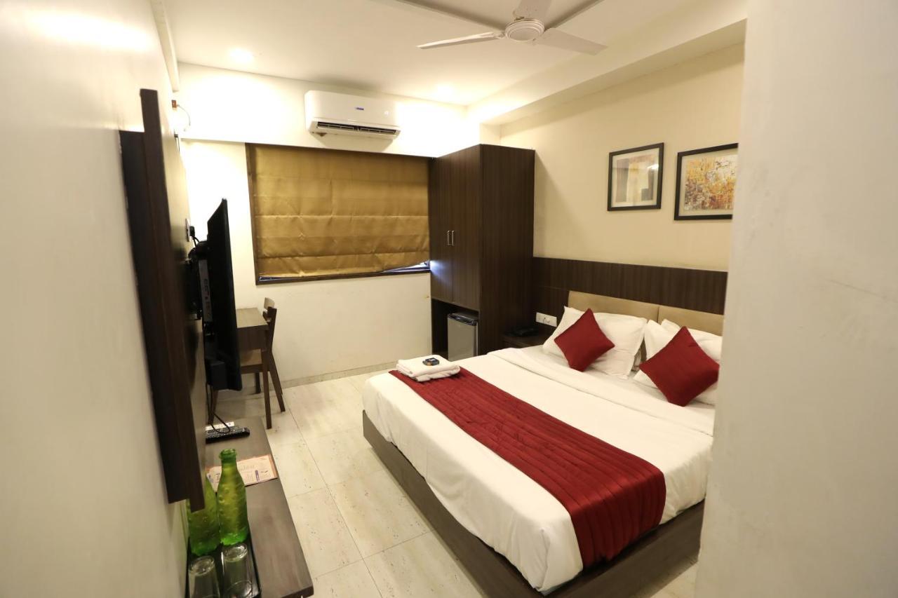 Hotel Privya Rooms And Banquet Surat Bagian luar foto