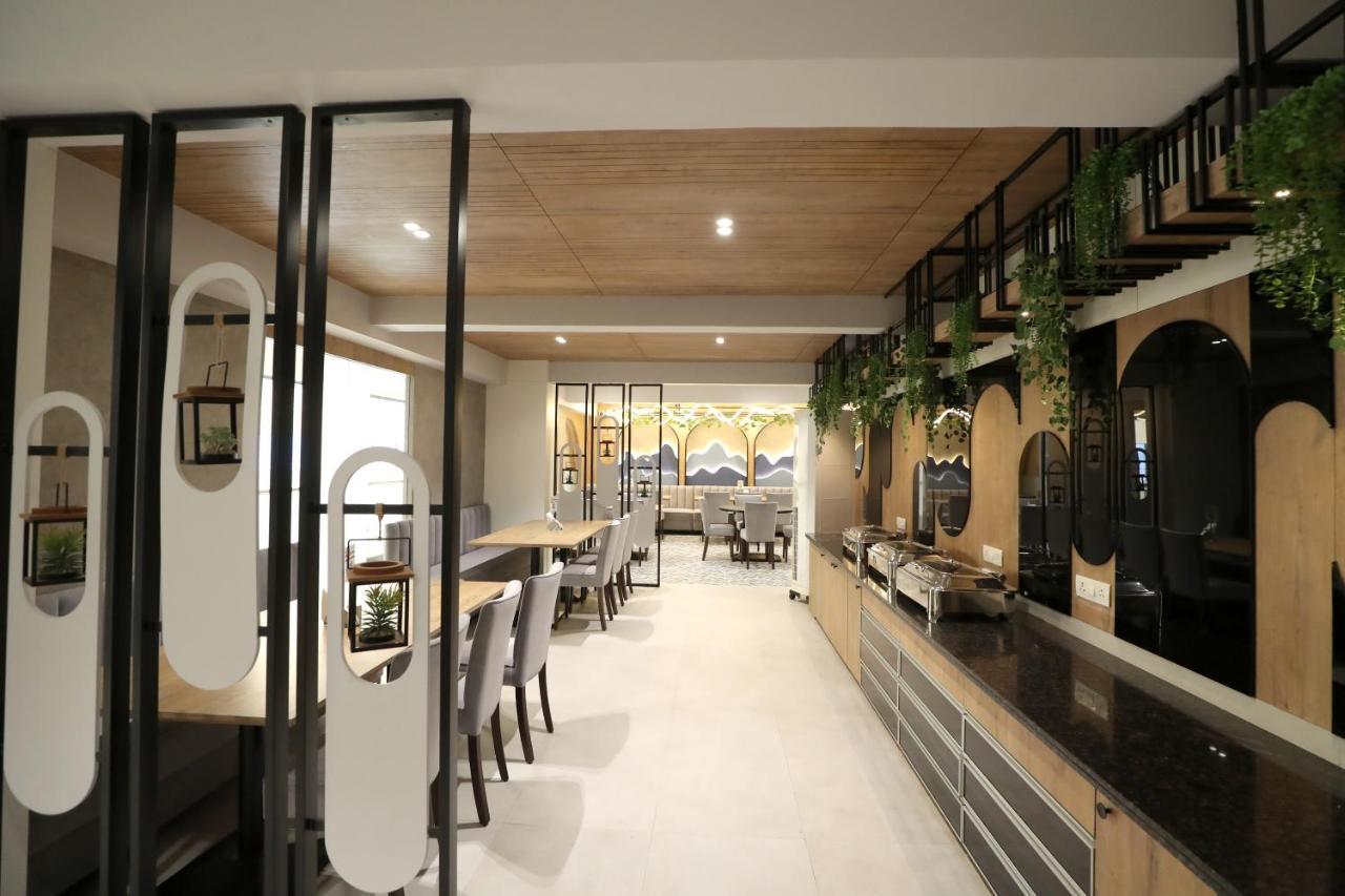 Hotel Privya Rooms And Banquet Surat Bagian luar foto
