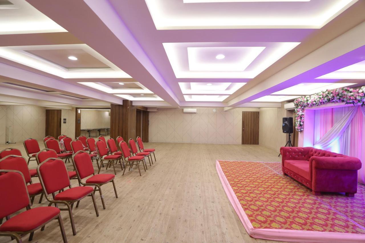 Hotel Privya Rooms And Banquet Surat Bagian luar foto